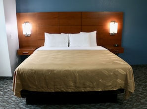 Suite, 1 King Bed with Sofa bed, Non Smoking | Premium bedding, desk, iron/ironing board, free WiFi