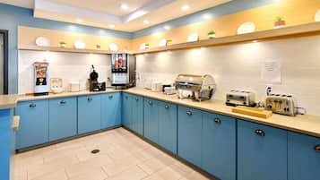 Free buffet breakfast on weekends