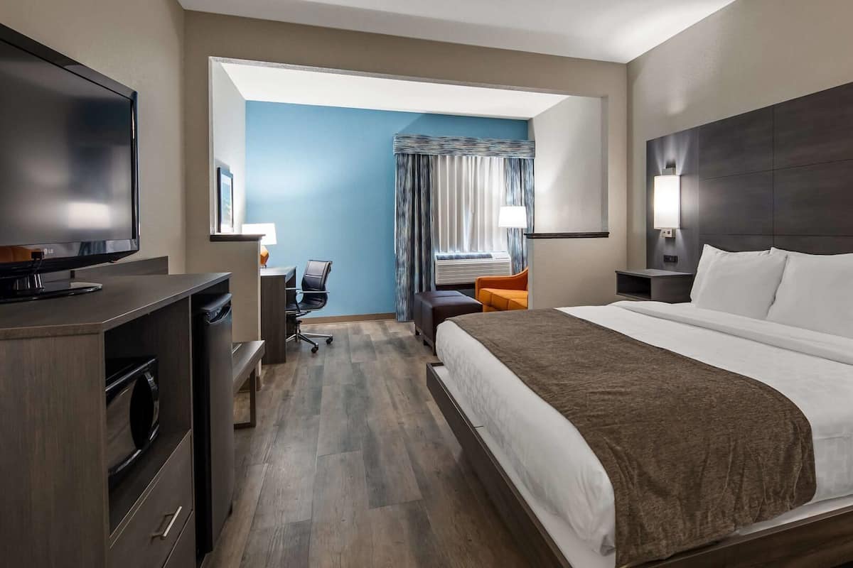 Egyptian cotton sheets, premium bedding, down comforters, pillowtop beds