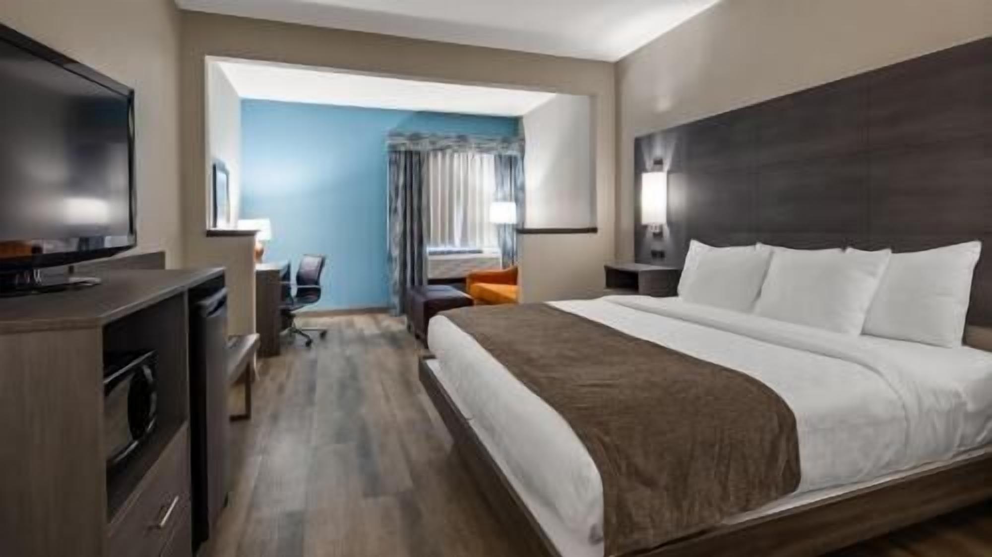 Egyptian cotton sheets, premium bedding, down comforters, pillowtop beds