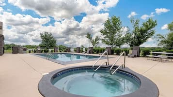 Outdoor pool, sun loungers