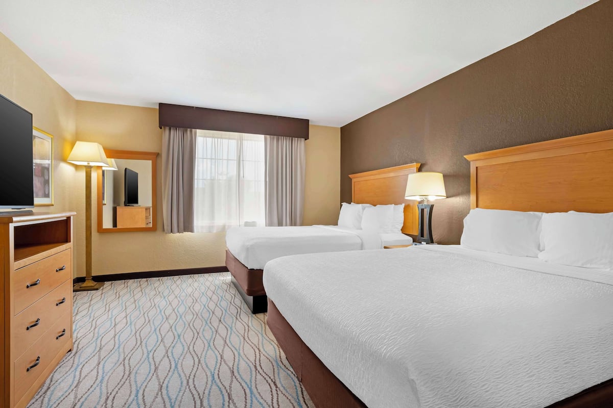 Suite, Multiple Beds, Non Smoking, Refrigerator & Microwave (with Sofabed) | Premium bedding, in-room safe, blackout drapes, iron/ironing board