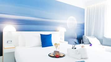 2 bedrooms, hypo-allergenic bedding, down duvets, minibar