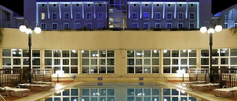 Alberca al aire libre por temporada