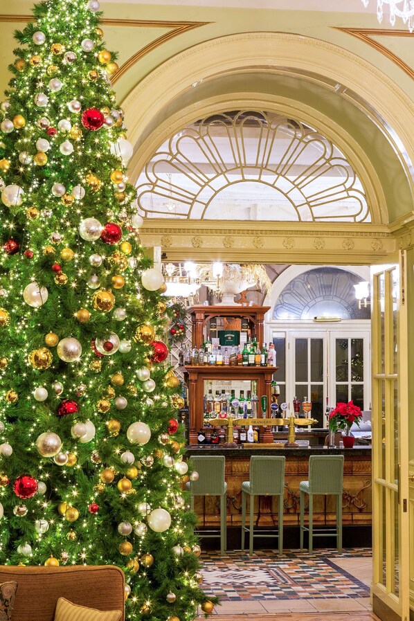 Serves lunch, dinner and brunch - Radisson Blu St. Helen's Hotel (Dublin)