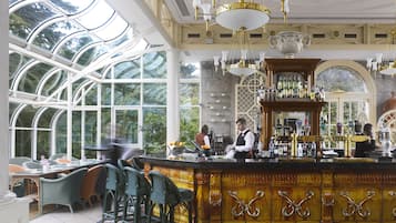 Ofrece almuerzos, cenas y brunch