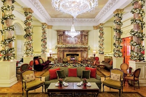 Serves lunch, dinner and brunch - Radisson Blu St. Helen's Hotel (Dublin)