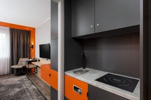 Superior Room, 2 Single Beds, Kitchenette | Private kitchenette