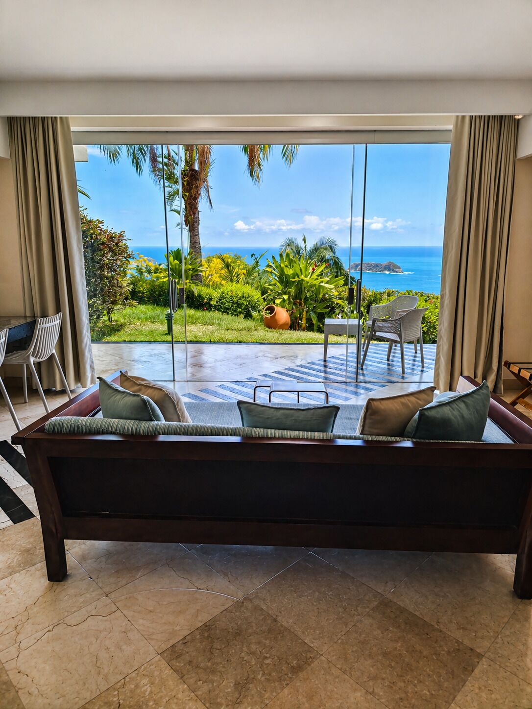 Premier Ocean Garden View Room | 이집트산 면 시트, 고급 침구, 객실 내 금고, 책상