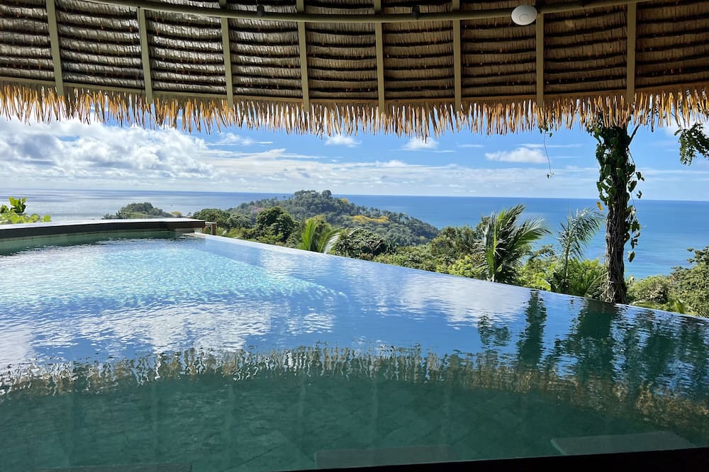 La Mariposa Hotel