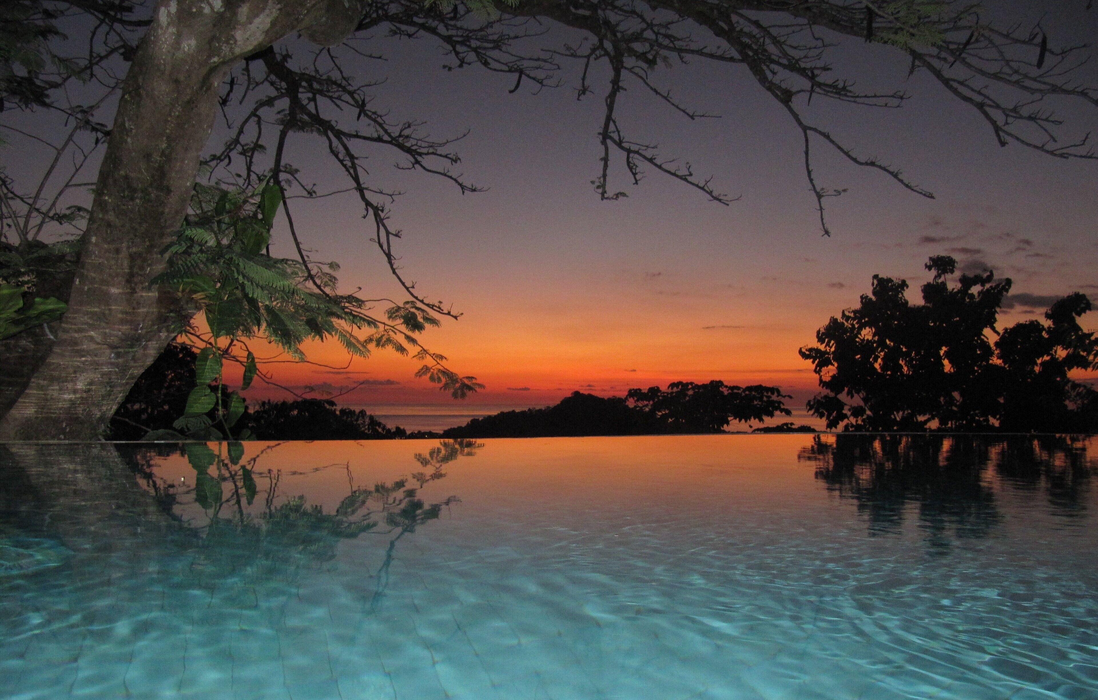 4 outdoor pools, pool umbrellas, pool loungers