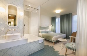 Ropa de cama de alta calidad, colchones con pillow-top y minibar 