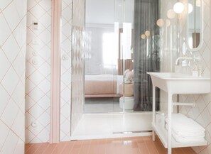 Suite junior | Baño | Secadora de cabello y toallas 