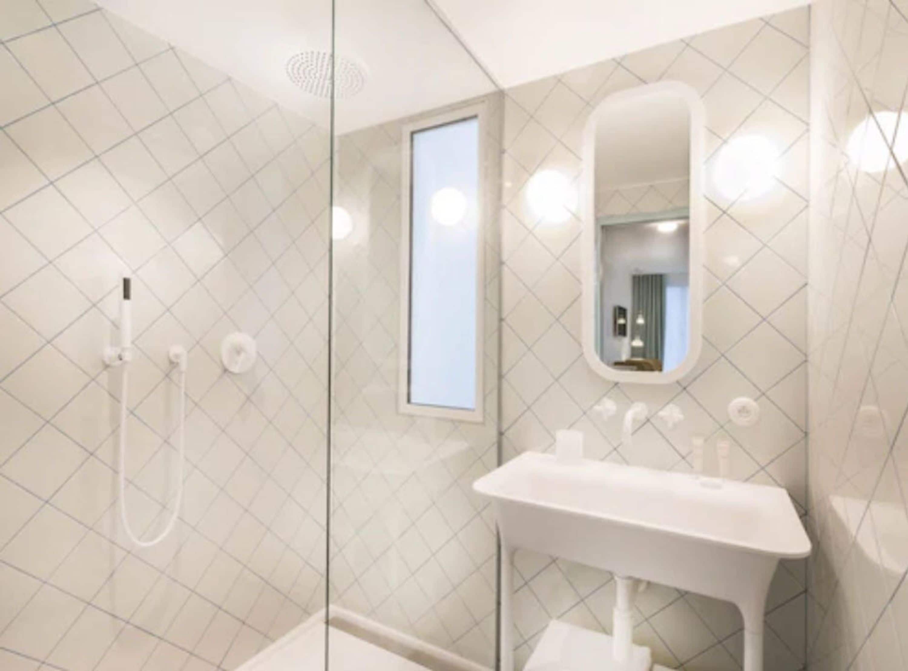 deluxe room | bathroom | hair dryer, towels