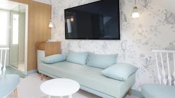 Suite | Premium bedding, pillowtop beds, minibar, in-room safe
