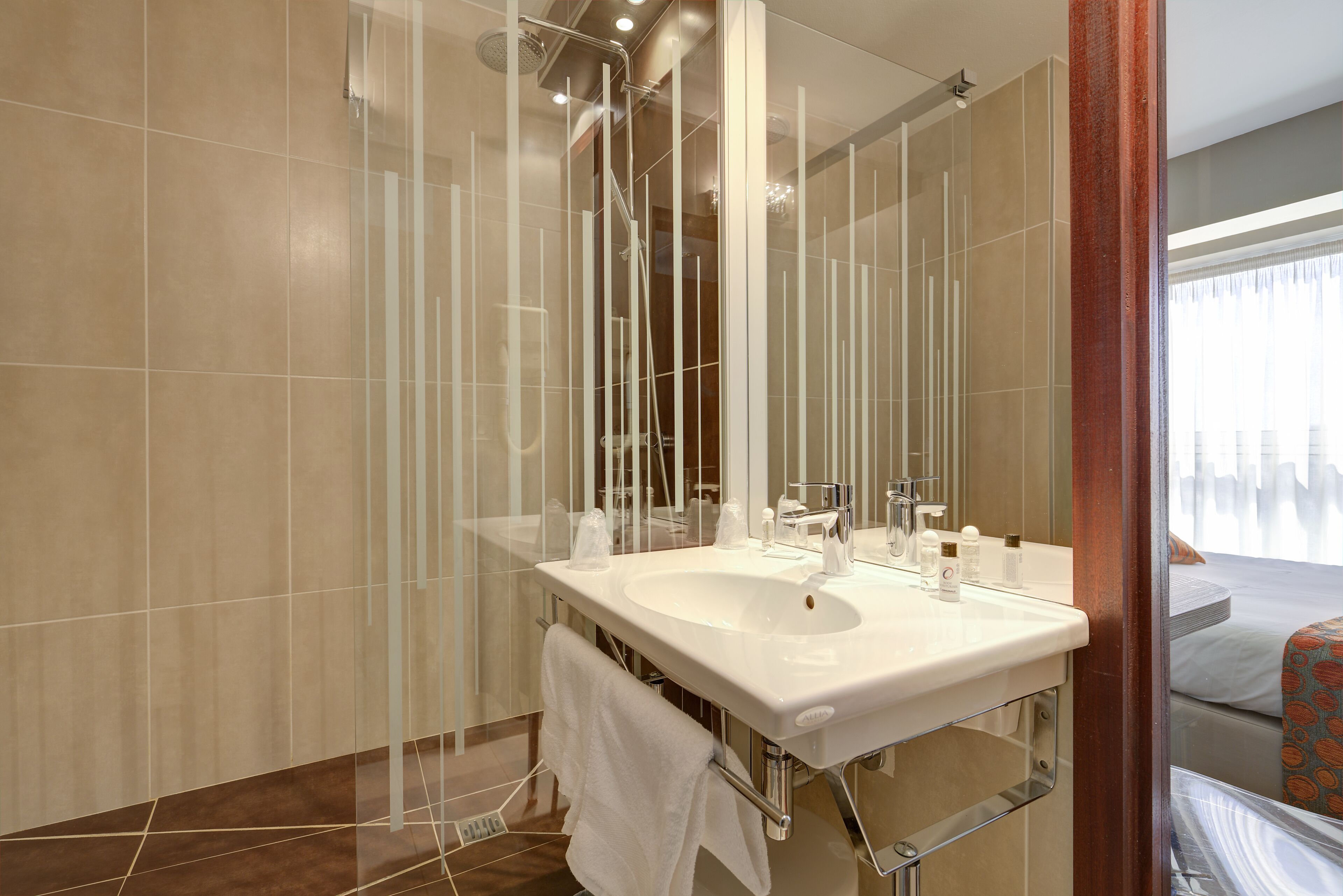 standard room | bathroom | shower, free toiletries, hair dryer, towels