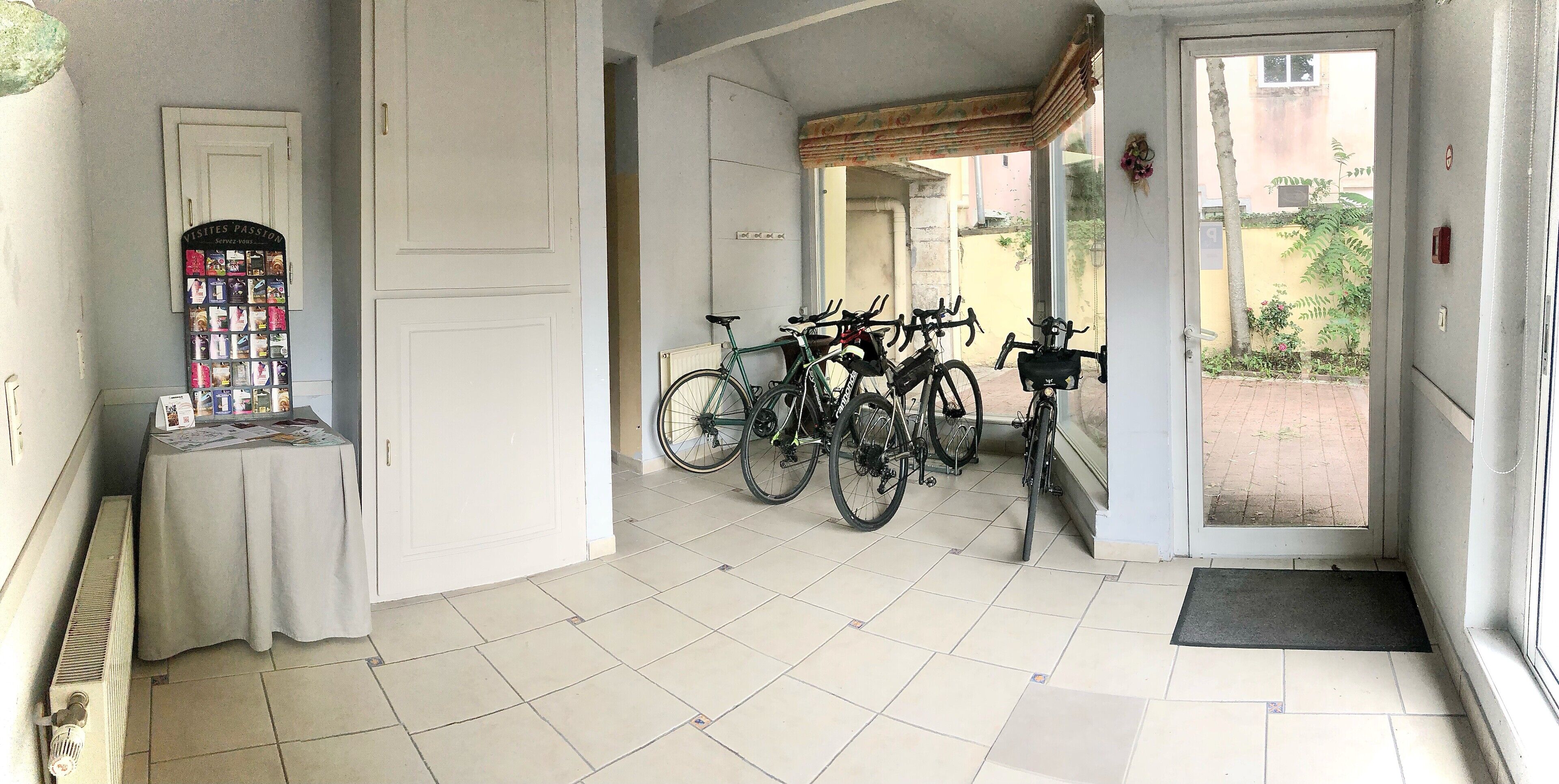 self-parking (surcharge) 10 per day