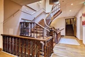 Handrails in hallways