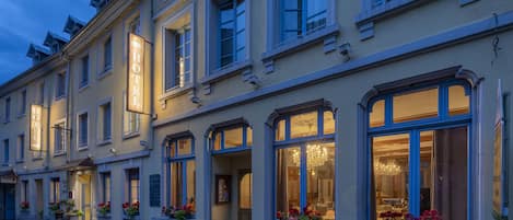 Façade de lâhĂ©bergement - soirĂ©e/nuit