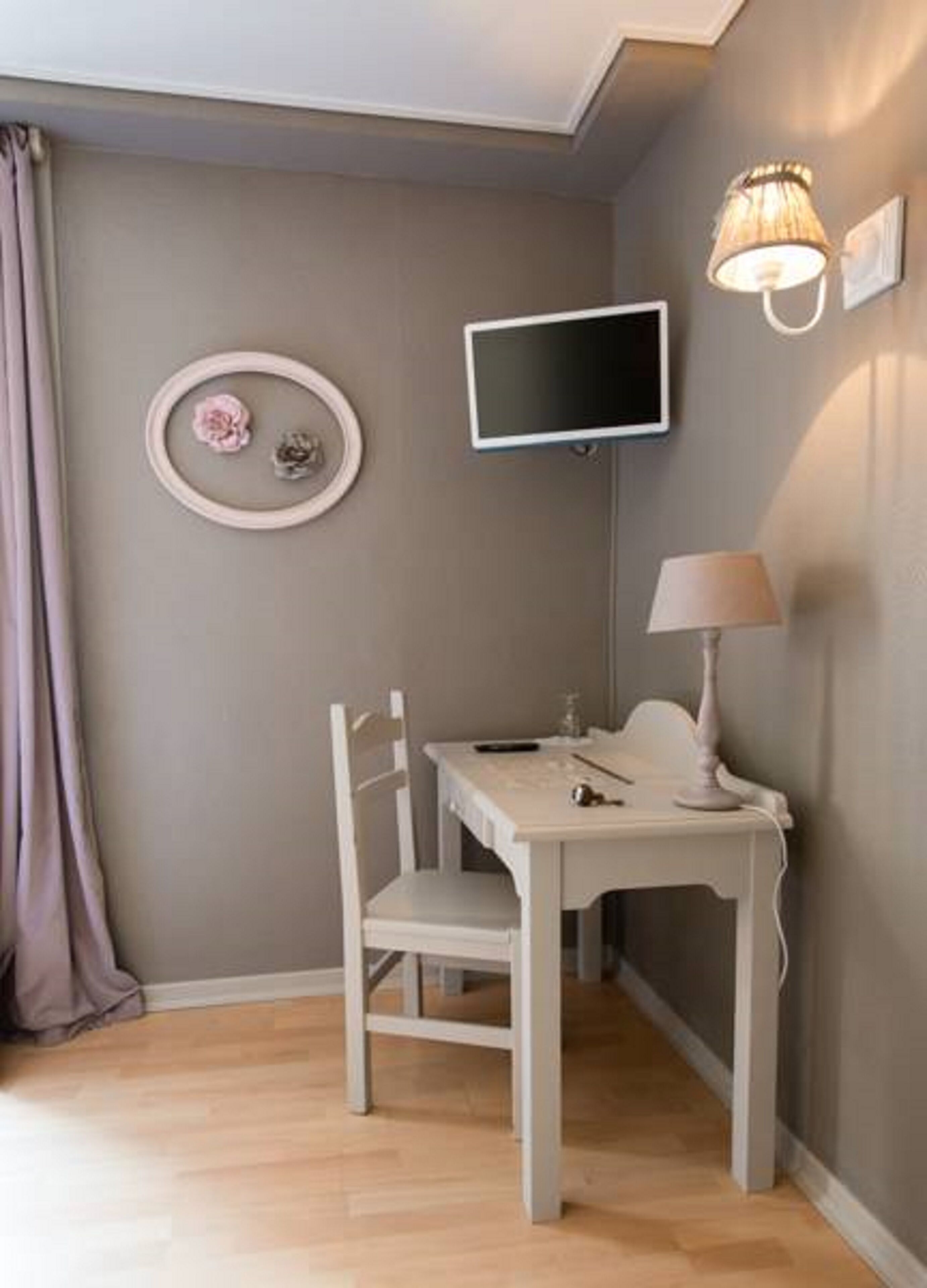 classic single room | room amenity