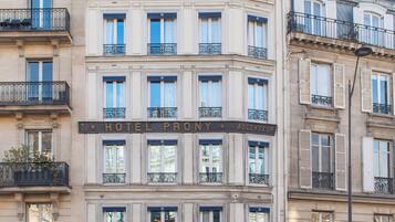 Fachada de la propiedad