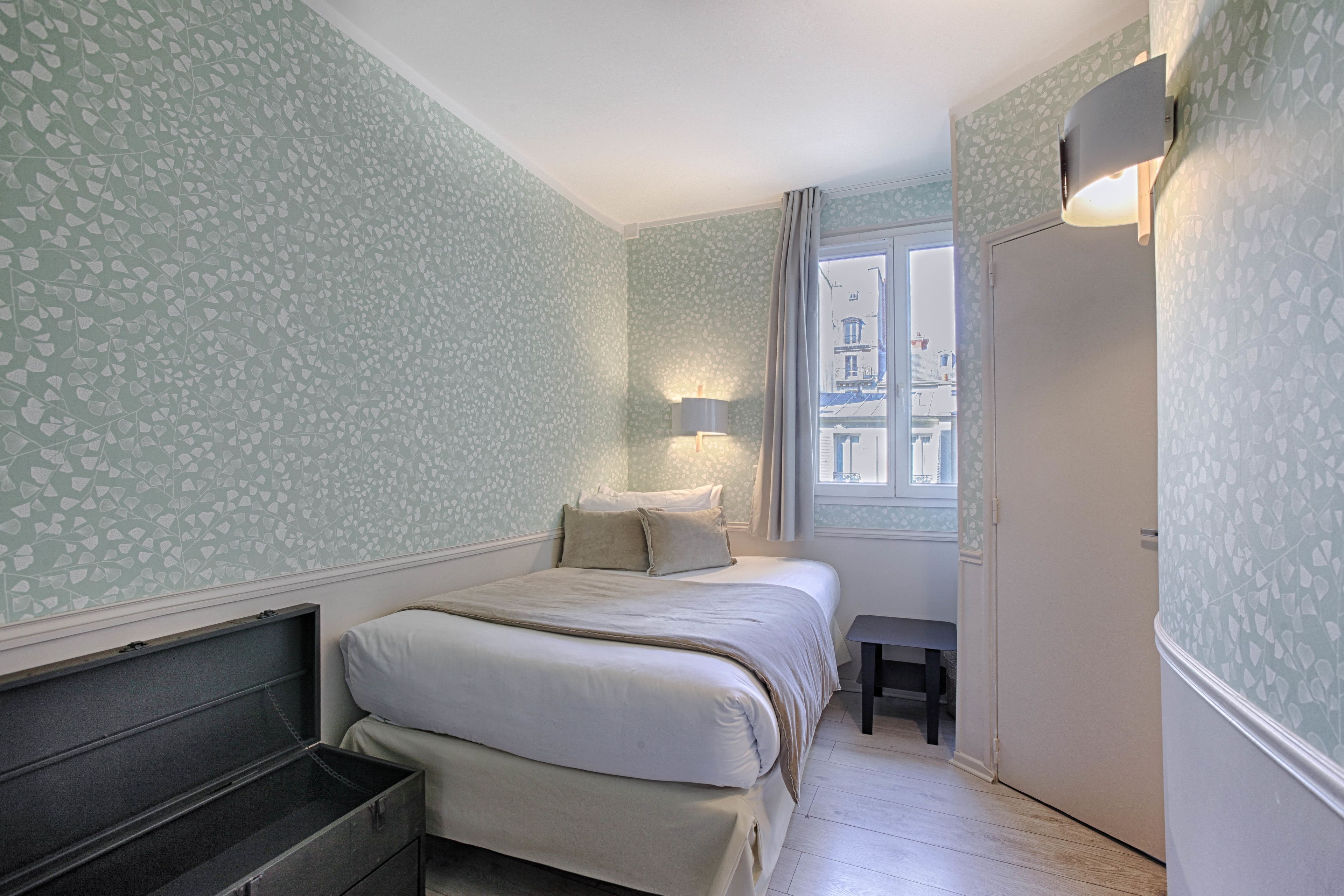 business room | premium bedding, in-room safe, individually decorated