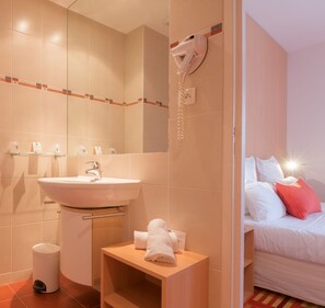 Superior Double Room | Bathroom