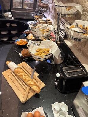 Daily buffet breakfast (EUR 15 per person)