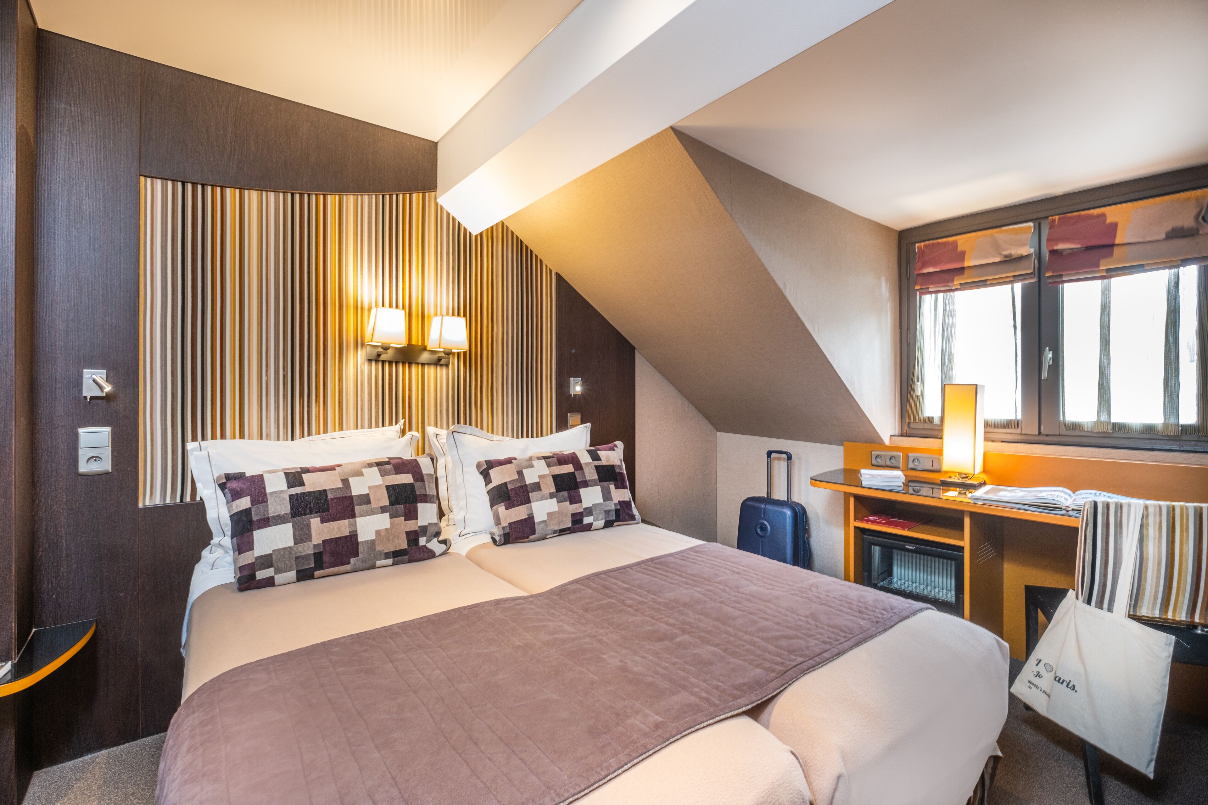 room, connecting rooms | premium bedding, minibar, in-room safe, desk