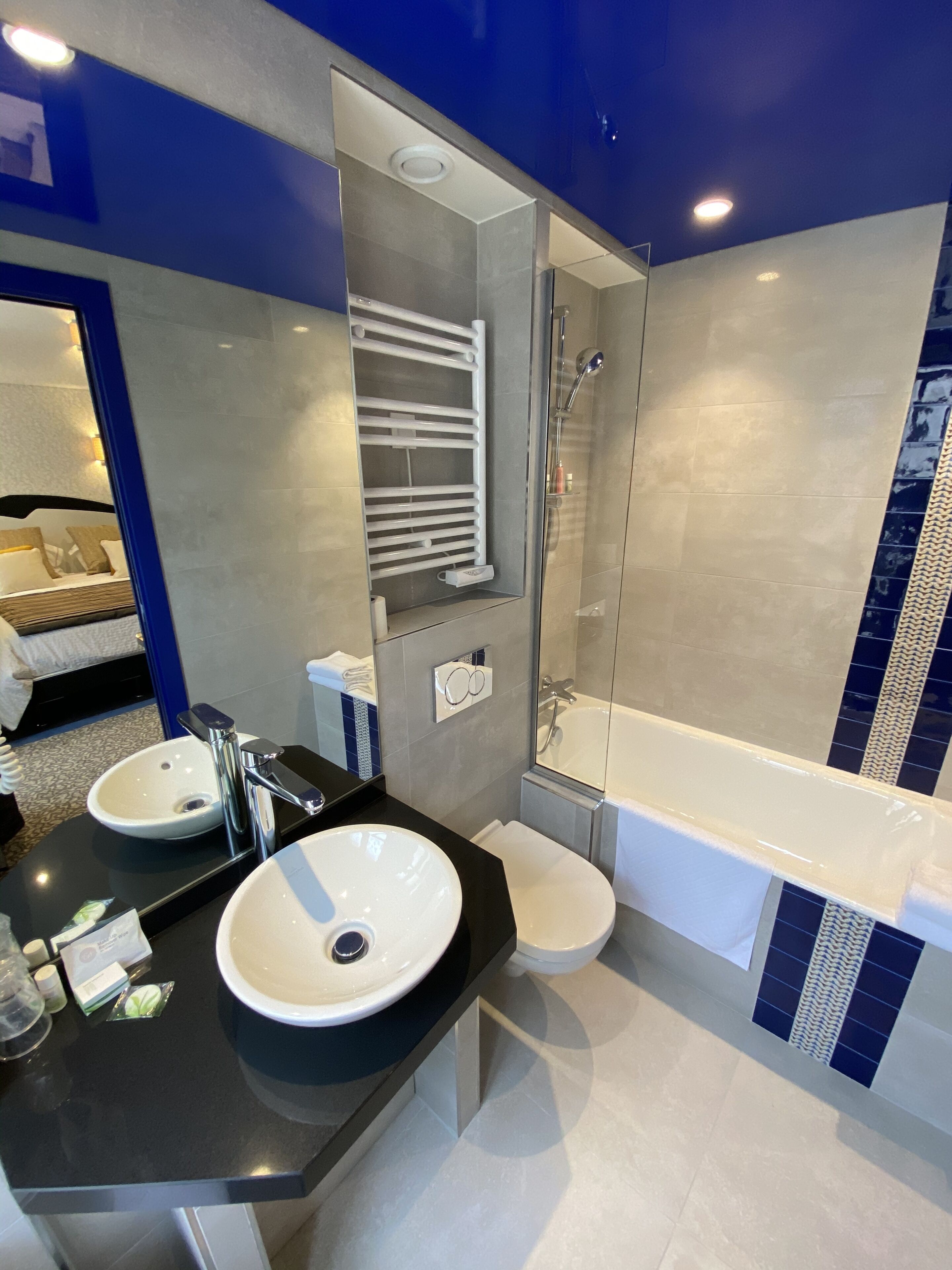 deluxe room | bathroom | hair dryer, towels, soap, shampoo