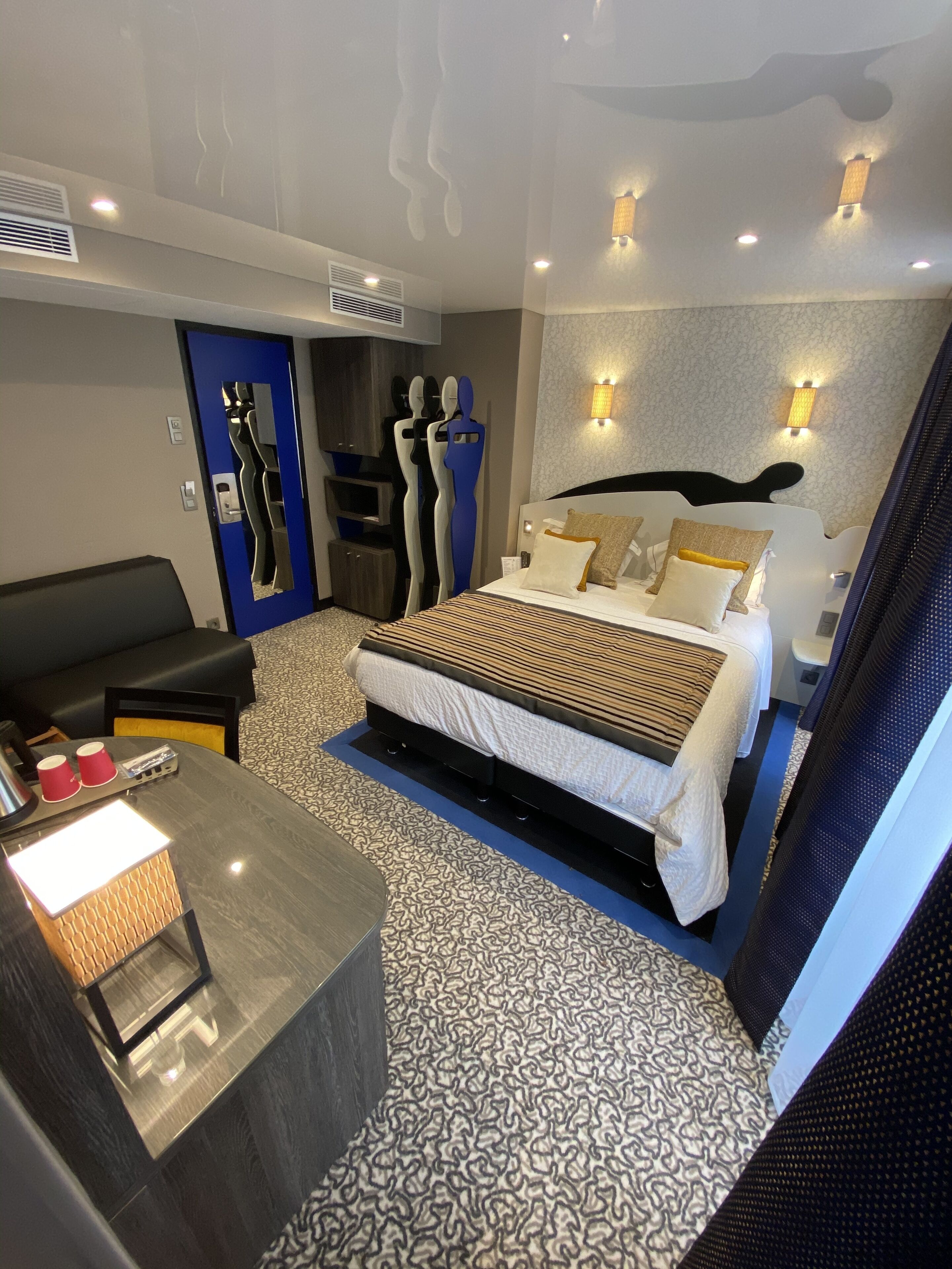 Deluxe Room | Premium bedding, minibar, in-room safe, desk