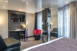Junior Room | Living area | Flat-screen TV - Hotel du Vieux Saule (Paris)