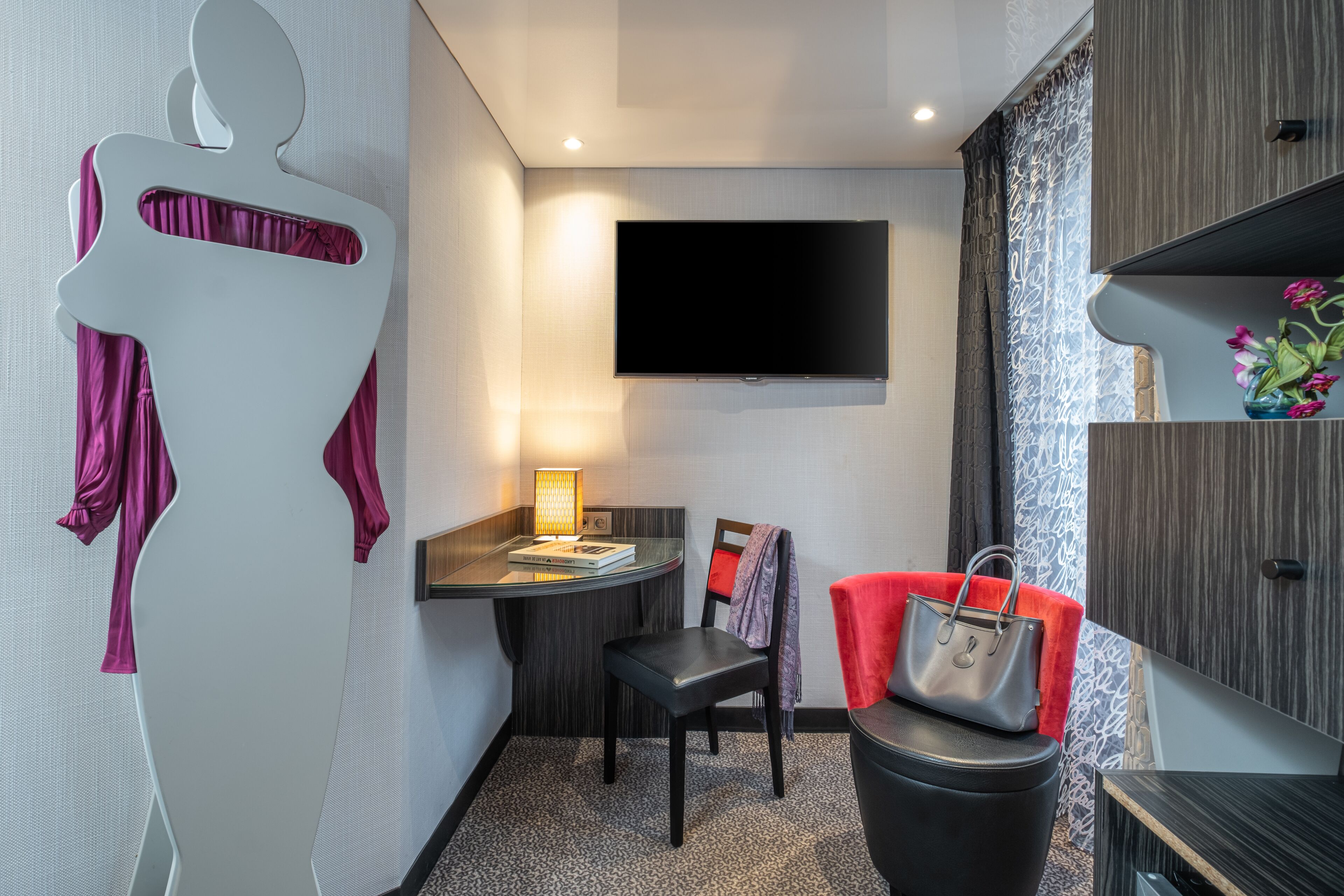 deluxe room | premium bedding, minibar, in-room safe, desk