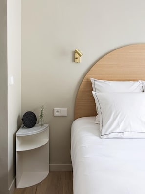 Colchones con pillow-top, escritorio y espacio para trabajar con laptop 