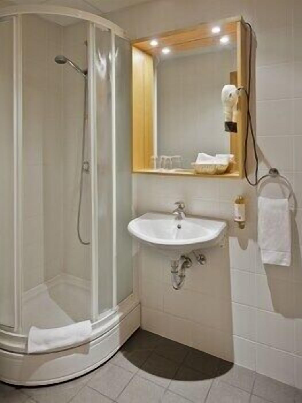 Badrum | Miljövänliga toalettartiklar, hårtork och handdukar