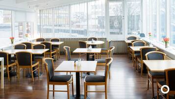 Päivittäinen buffetaamiainen maksusta