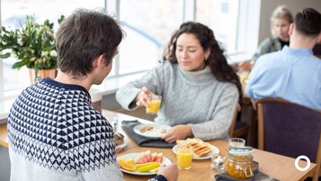 Morgunverðarhlaðborð daglega gegn gjaldi
