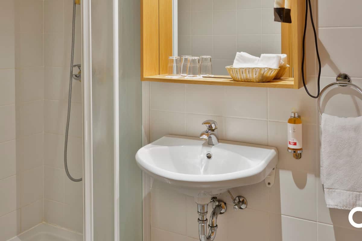 eco-friendly toiletries, hair dryer, towels