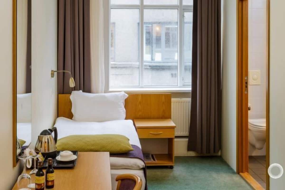 Minibar, Schreibtisch, laptopgeeigneter Arbeitsplatz