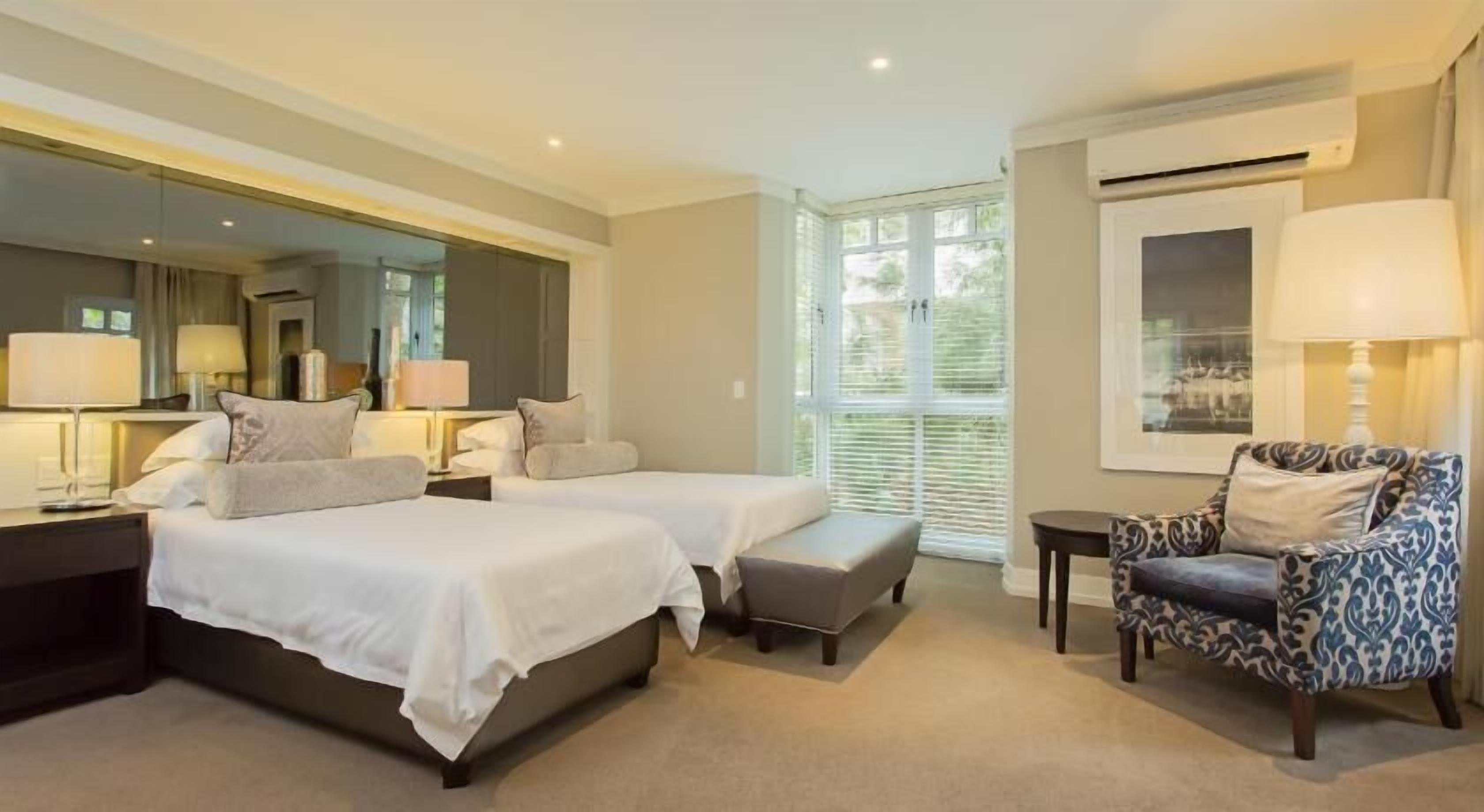 Hypo-allergenic bedding, minibar, in-room safe, desk