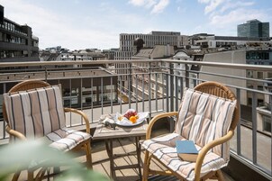 Hypo-allergenic bedding, in-room safe, individually decorated