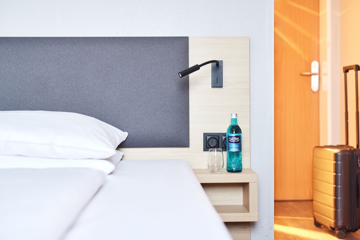 Allergikerbettwaren, Zimmersafe, Schreibtisch, Verdunkelungsvorhänge