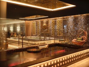Couples treatment rooms, sauna, hot tub, steam room, massages