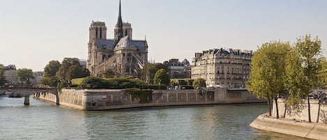 A river with a historic cathedral and a bridge.
