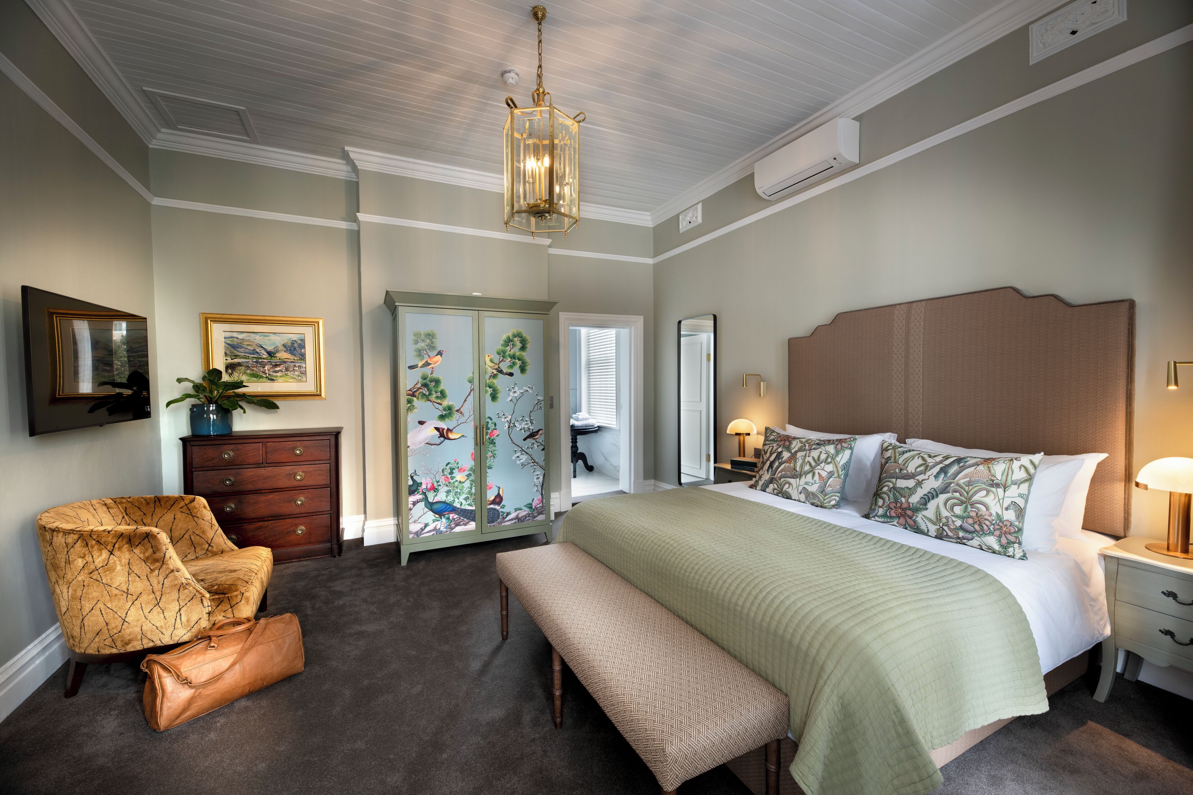 Luxury Balcony Suite | Hypo-allergenic bedding, minibar, in-room safe, desk
