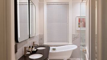 Superior Room | Bathroom