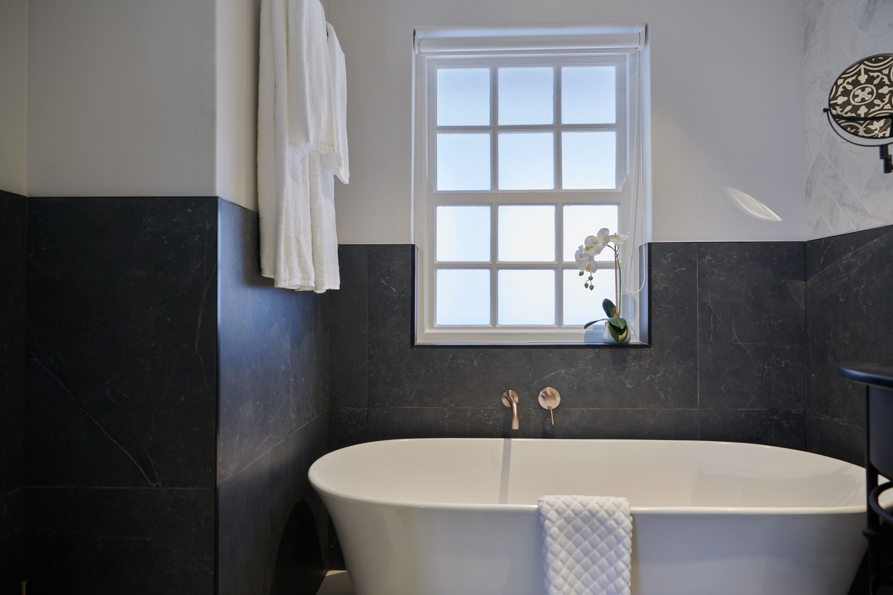 Loft Room | Bathroom | Separate bathtub and shower, free toiletries, hair dryer, bathrobes
