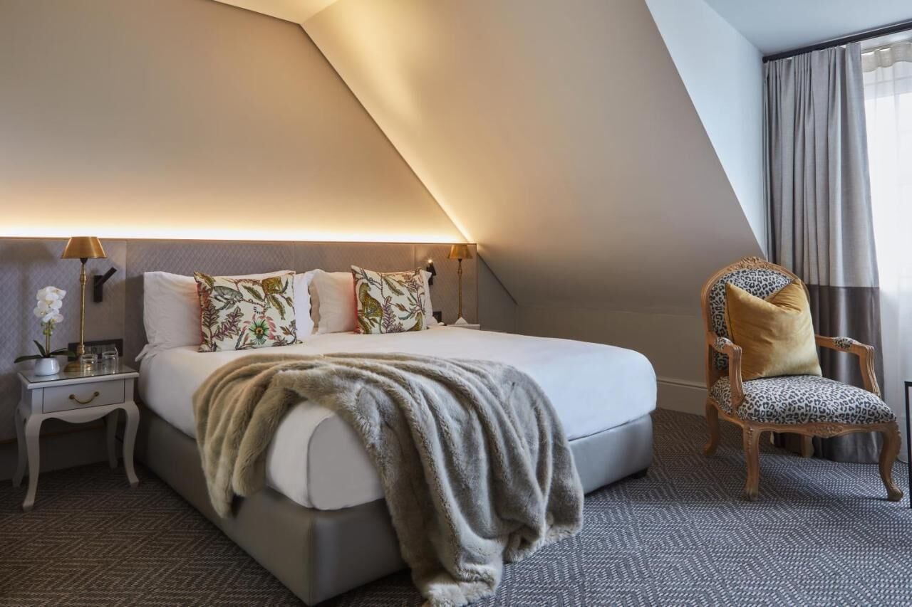 Ropa de cama hipoalergénica y minibar 