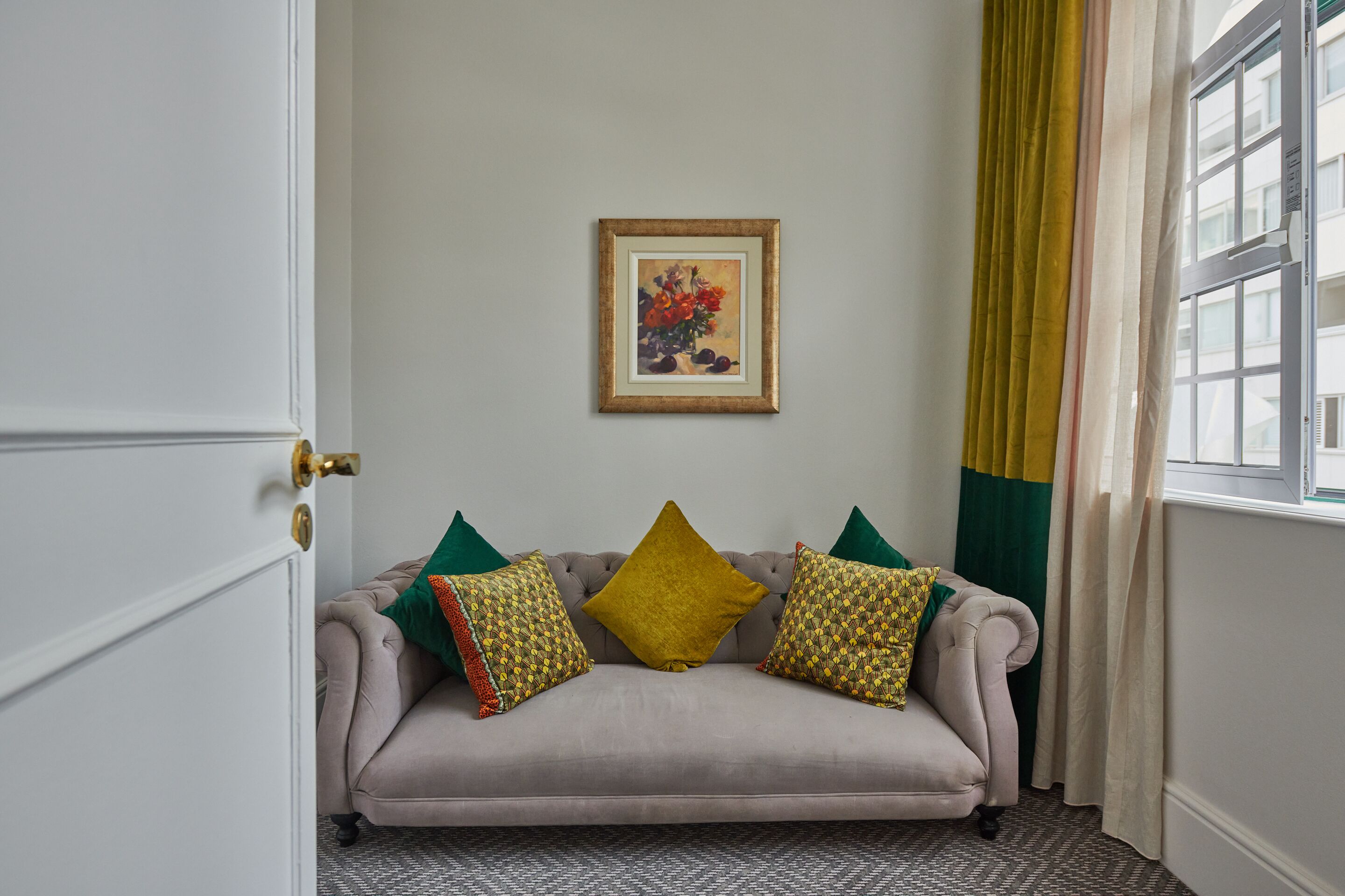 junior suite | living area | 43-inch smart tv with satellite channels, tv, netflix