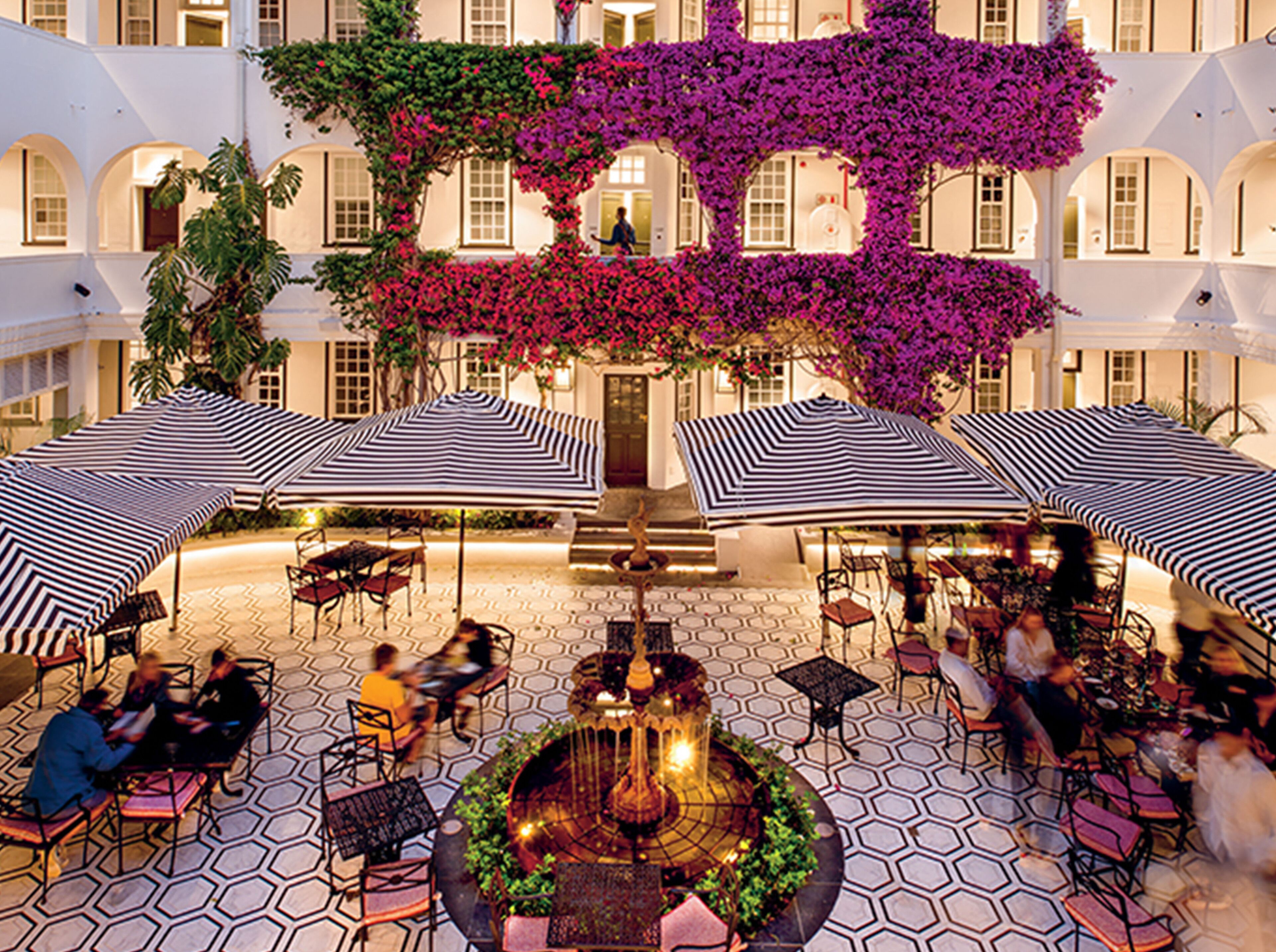 供应早餐、午餐和晚餐，海景